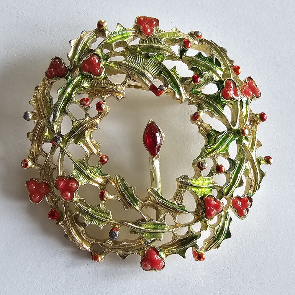 Vintage brooch wreath pin Christmas holiday red green gold tone candle